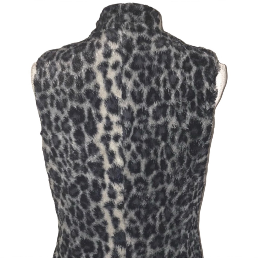 Snow Leopard Faux Fur Vest - Picture 3 of 5